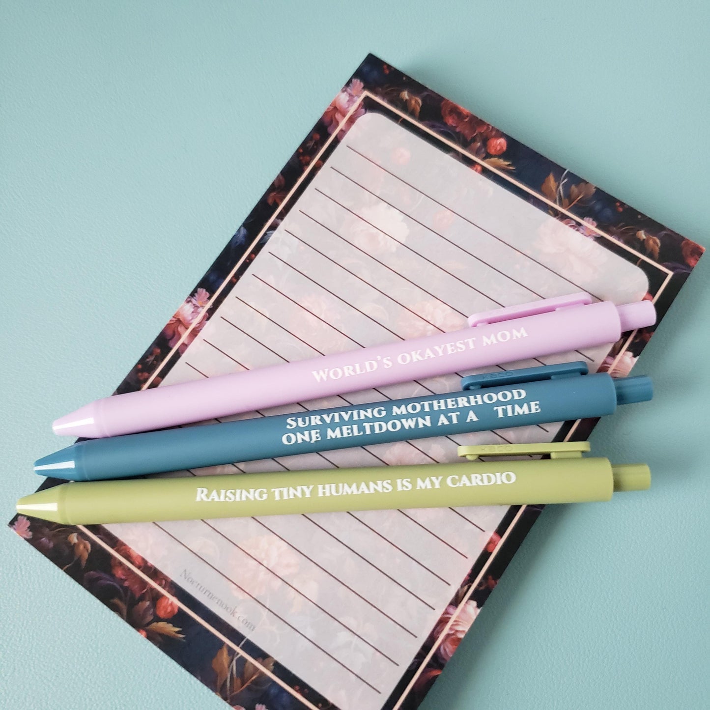 Mother’s Day Funny Pen Set – “World’s Okayest Mom” | Snarky Gift for Moms | Mom Life Humor | Sarcastic Stationery for Moms