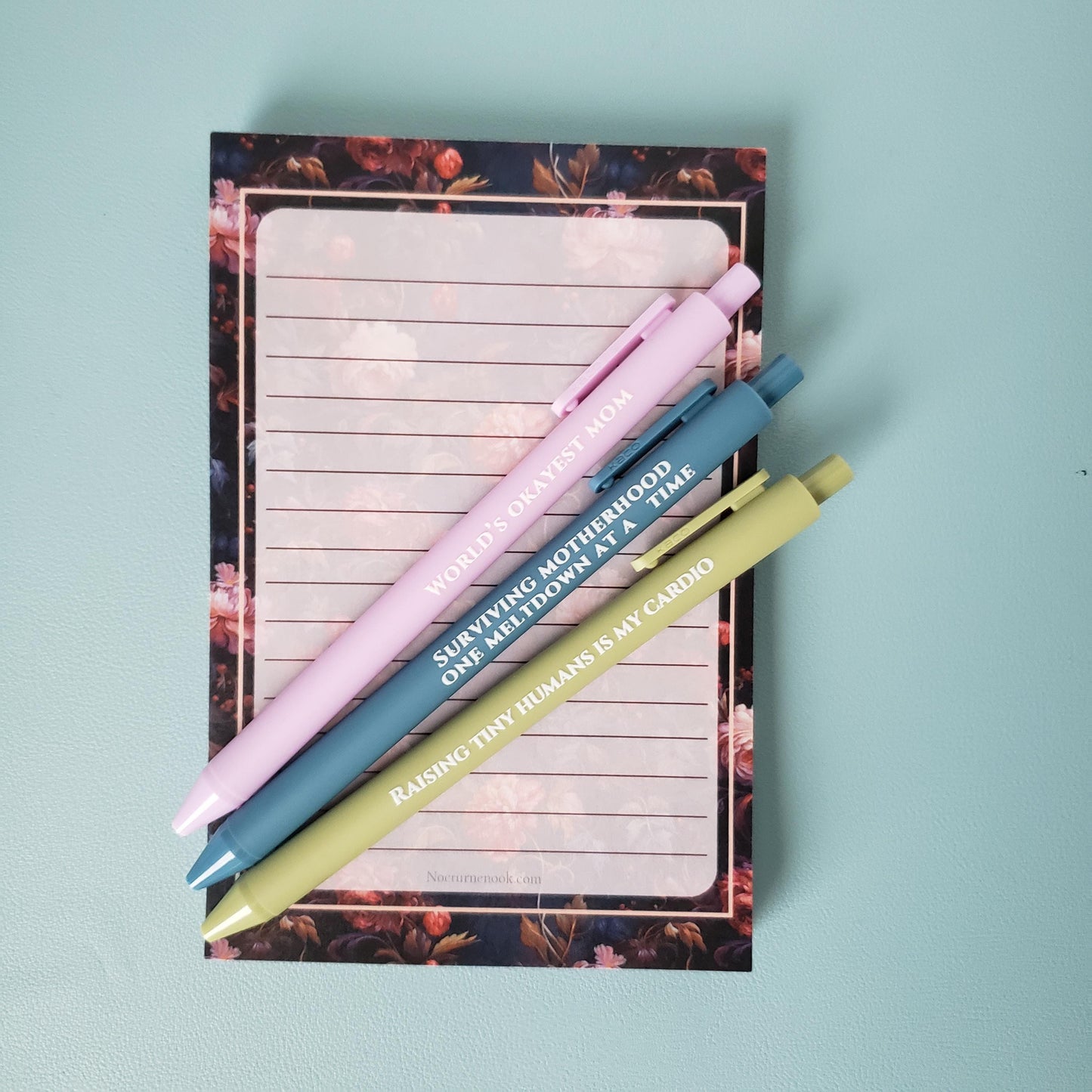 Mother’s Day Funny Pen Set – “World’s Okayest Mom” | Snarky Gift for Moms | Mom Life Humor | Sarcastic Stationery for Moms