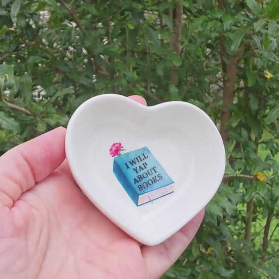 Video showing ceramic trinket dishes