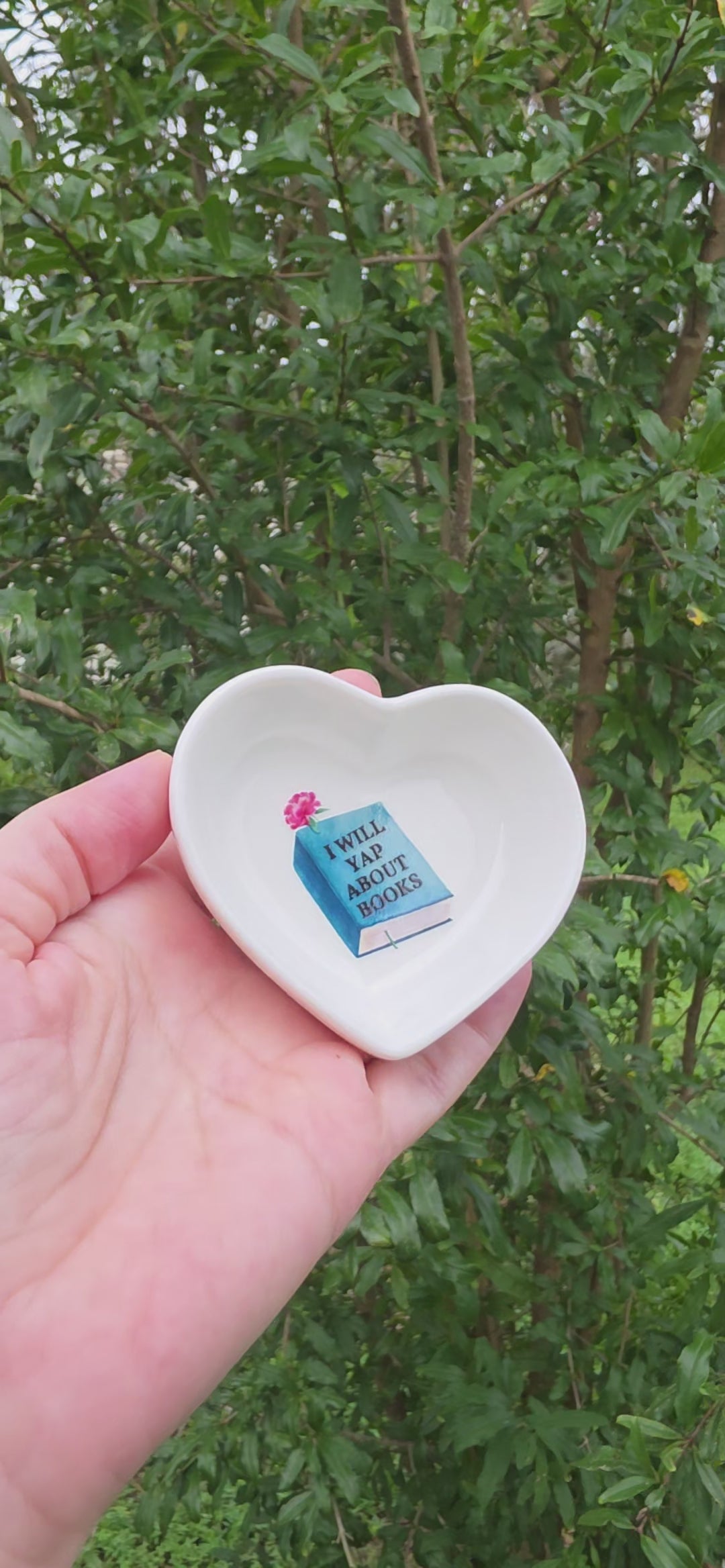 Video showing ceramic trinket dishes